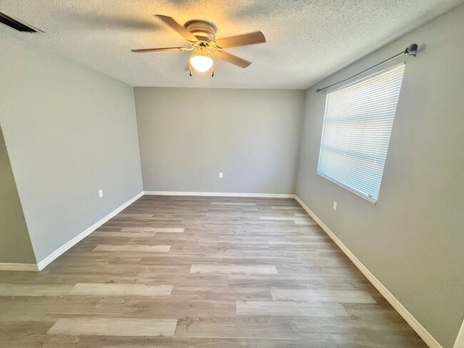 Building Photo - Adorable Renovated 2BD/1BTH Villa in 55+ C...