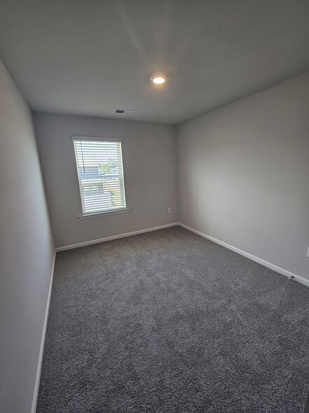 Building Photo - 4215 High Glen Dr