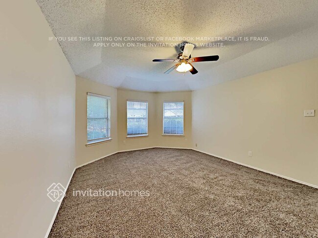 Building Photo - 8013 Yacht Club Dr