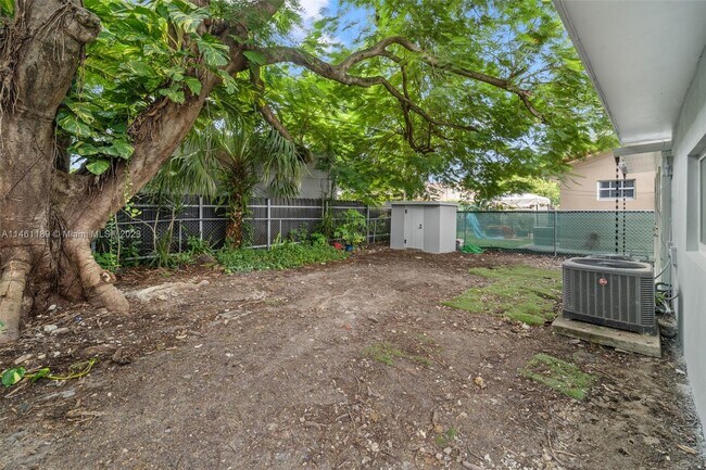 Building Photo - 3500 SW 25th St
