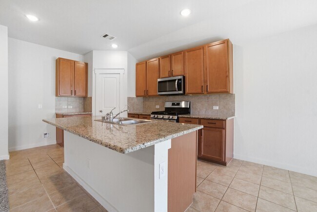 Building Photo - 40477 Mostyn Lake Dr