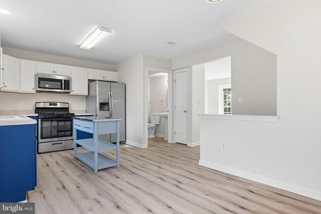 Building Photo - 43742 Tolamac Dr