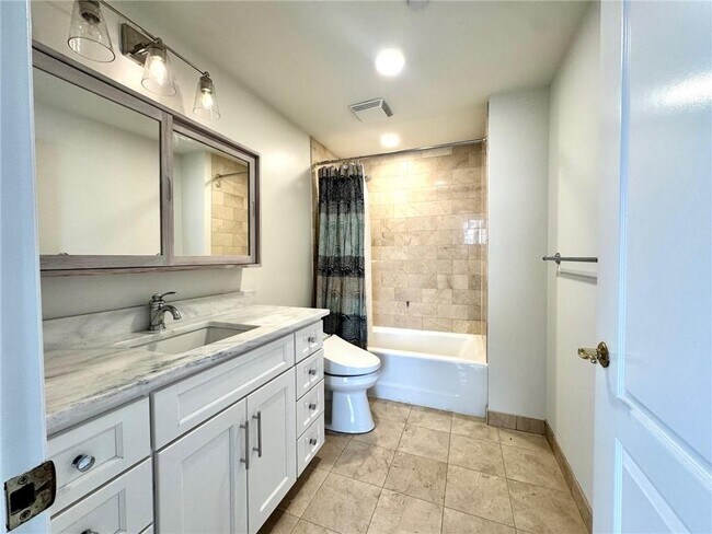 Building Photo - 195 14th St NE