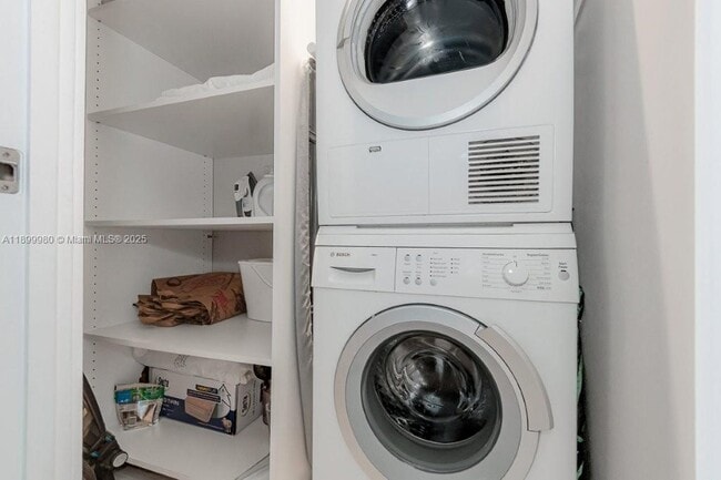 Building Photo - 2301 Collins Ave