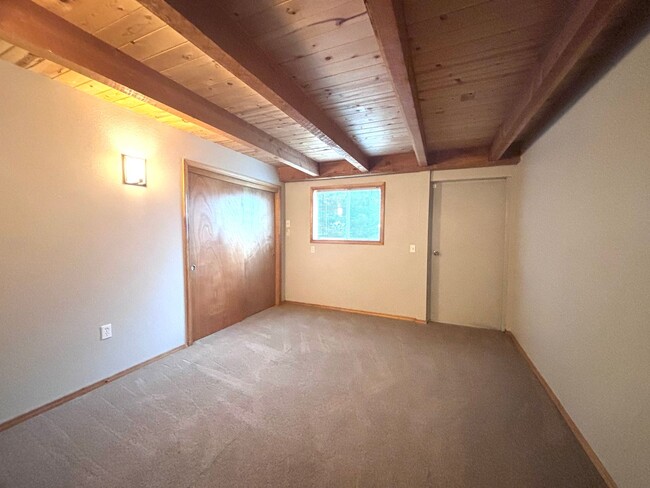 Building Photo - Update 2 Bedroom Home with ALL Utilities I...