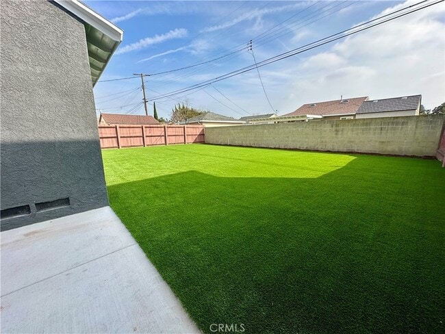 Building Photo - 14900 Doty Ave