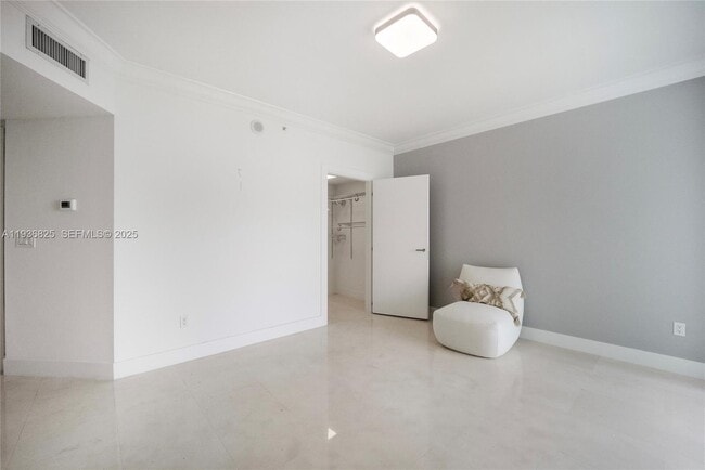 Building Photo - 2627 S Bayshore Dr