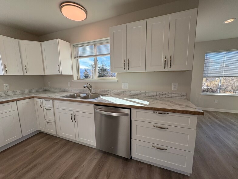 Building Photo - 2210 Arden Ct N