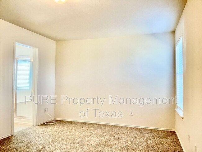 Building Photo - 708 Jane Austen Trail