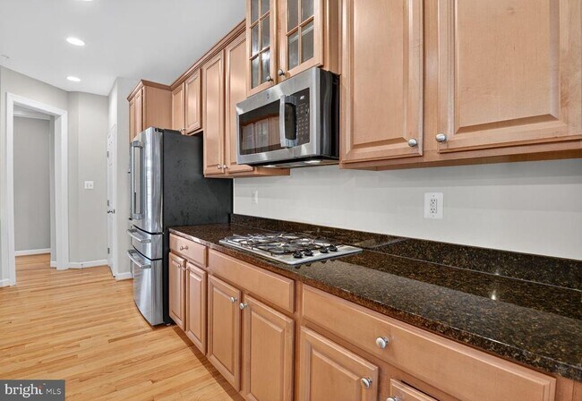 Building Photo - 6 Sharpstead Ln