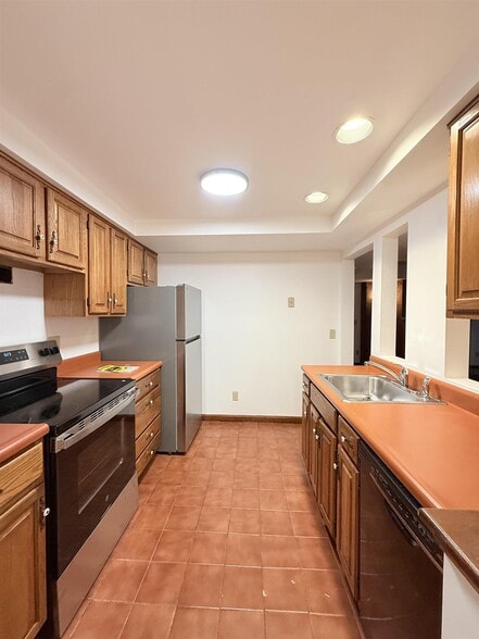 Primary Photo - 175 Summer St