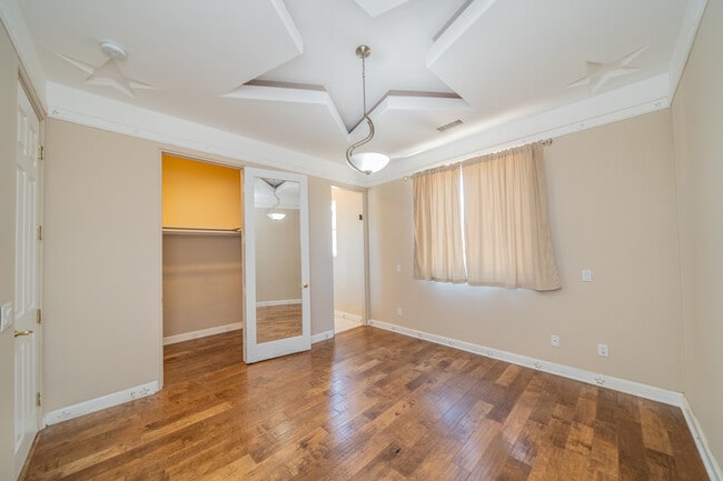 Building Photo - 17425 Cyrus Ln
