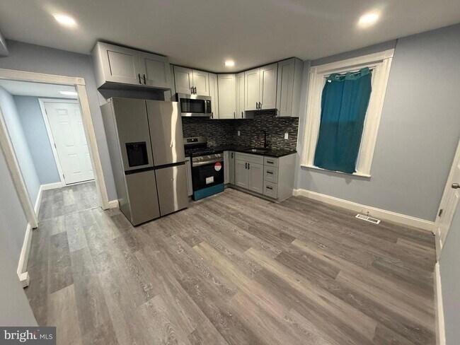 Building Photo - 363 E Airy St