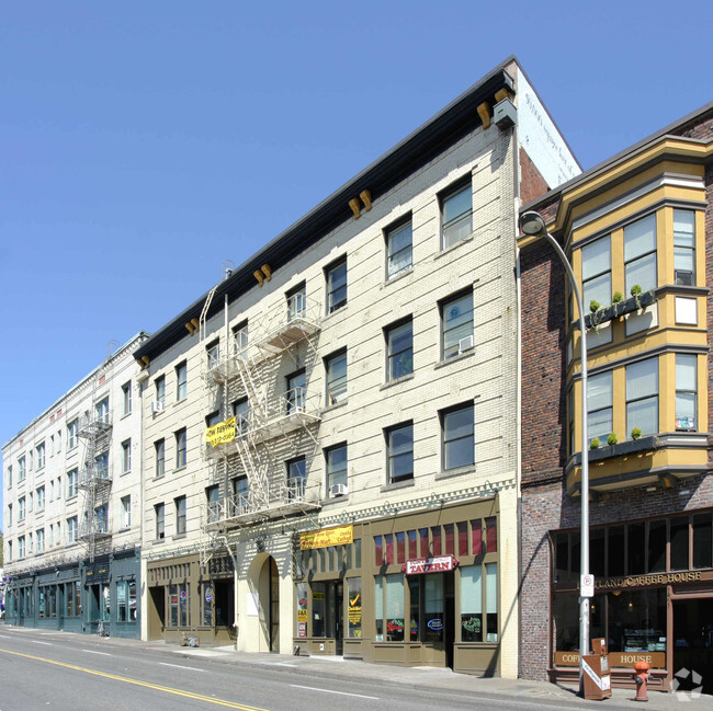 Building Photo - Cambridge & Trinity Apartments