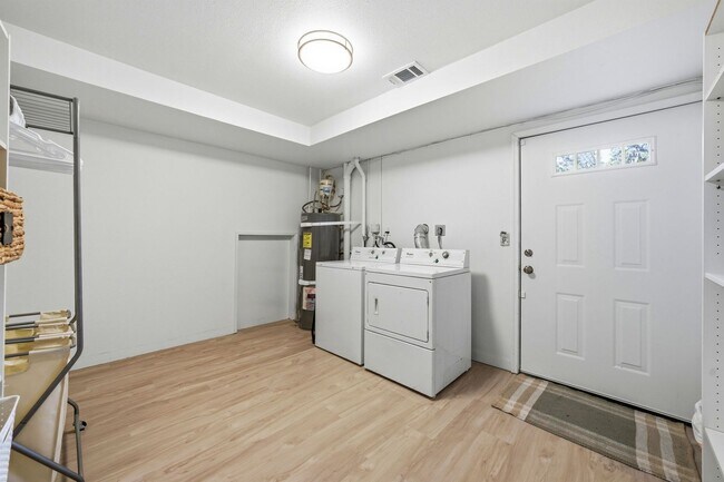 Building Photo - Gig Harbor farm home with great amenities - 5 bedroom 2 bath with garage and more - Available May...