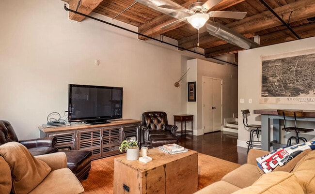 Building Photo - 1060 Worlds Fair Park Dr