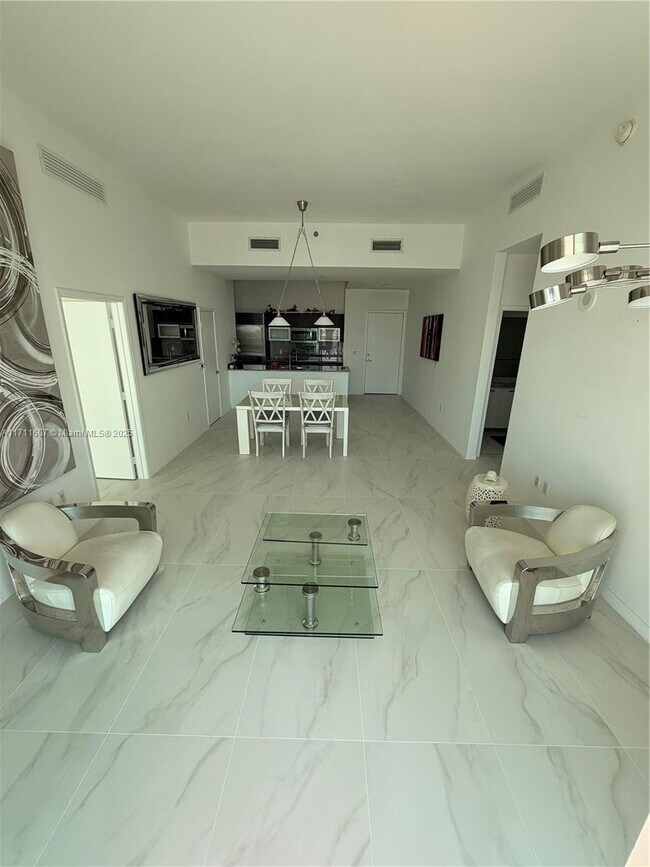 Building Photo - 951 Brickell Ave