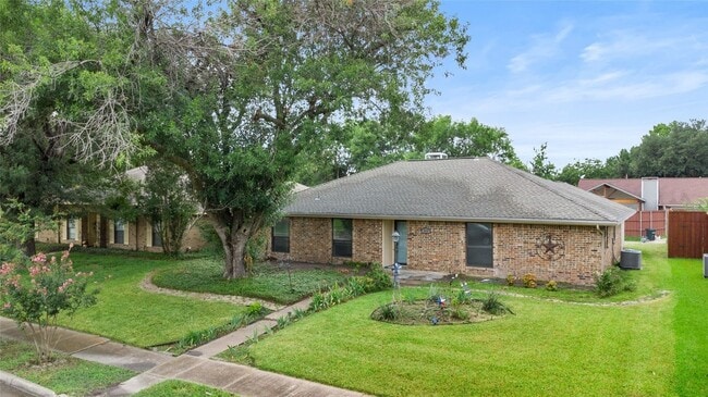 Building Photo - 1637 Stroud Ln