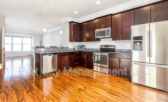 Building Photo - 4519 Foster Ave