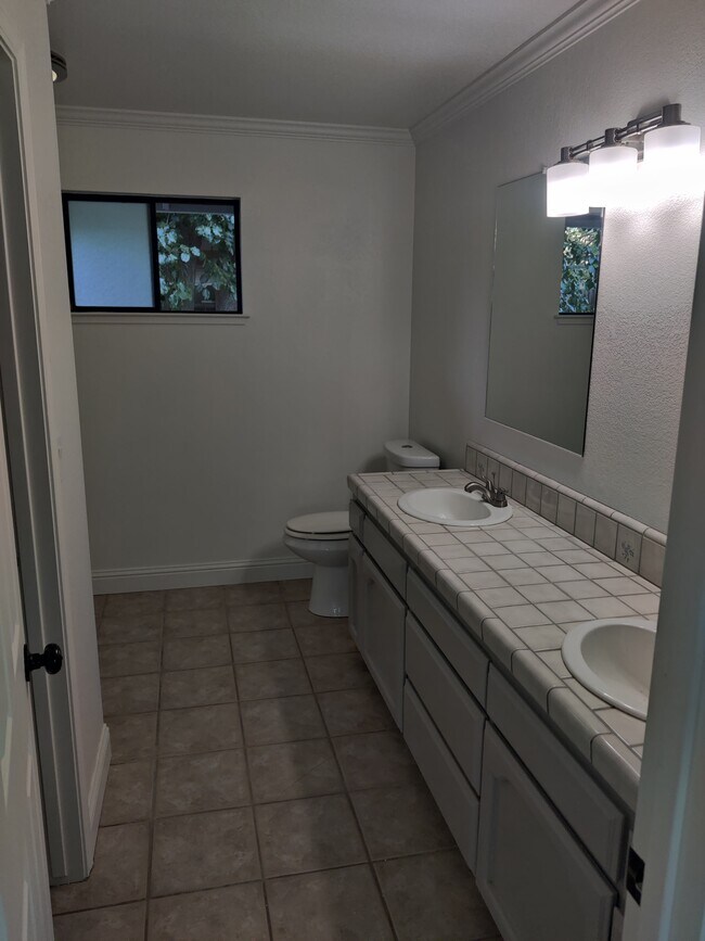 Building Photo - 1097 North Point Dr