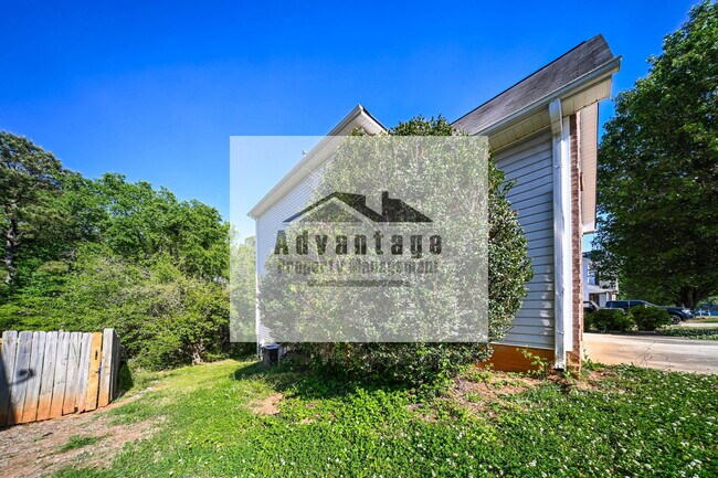 Building Photo - 1860 Neighborhood Walk