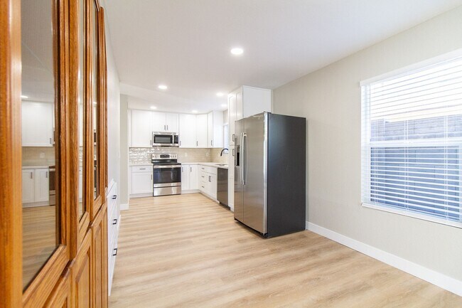 Building Photo - North East Mesa 3 bed 2.5 bath - Beautiful Interior Remodel!! AVAILABLE NOW!