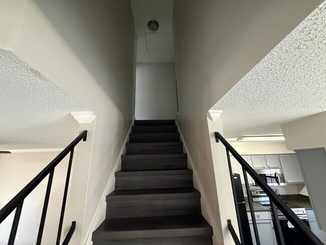 Building Photo - 2/2 Town Home in Casselberry