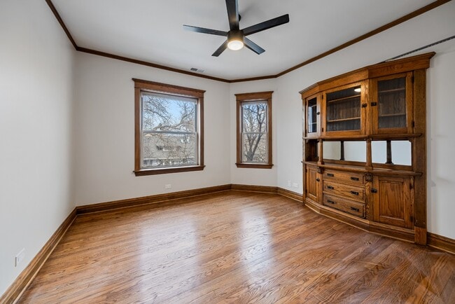 Building Photo - Renovated Logan Square 3 Bedroom - Available March 15th!