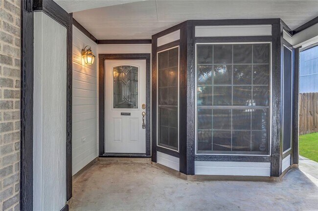 Building Photo - 16613 Jaron Dr