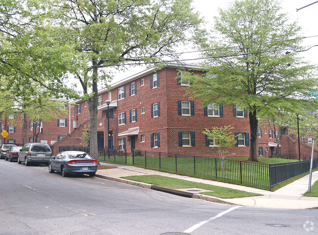 Building Photo - Hunter Pines Apartments