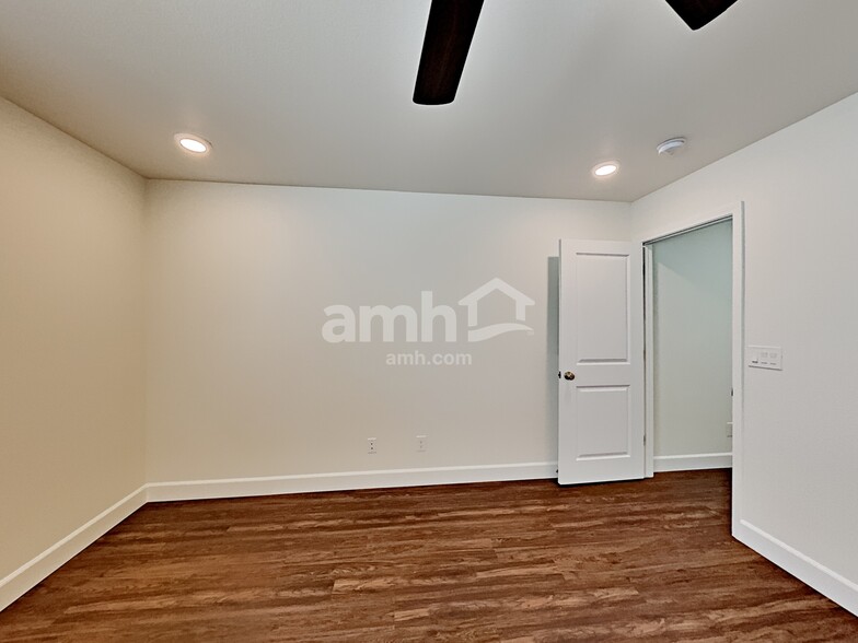 Building Photo - 1805 Macchia Ave