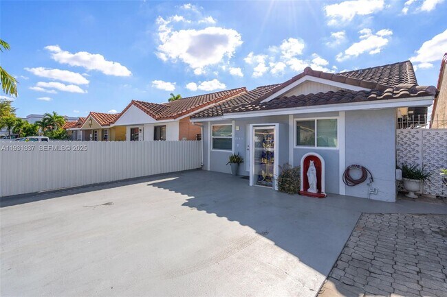 Building Photo - 2140 W 53rd St