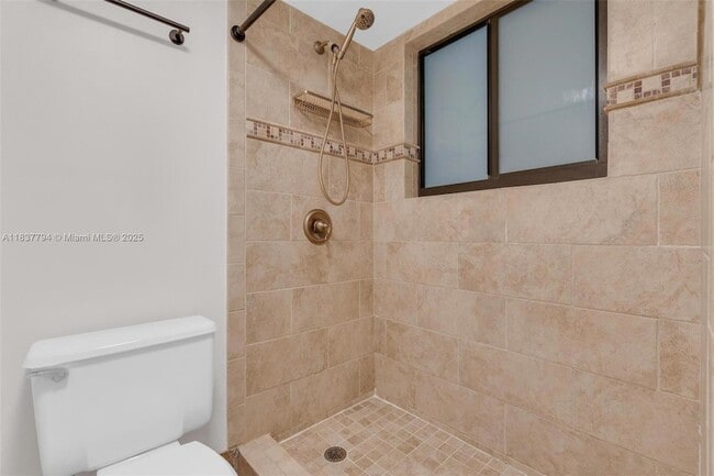 Building Photo - 15405 Miami Lakeway N