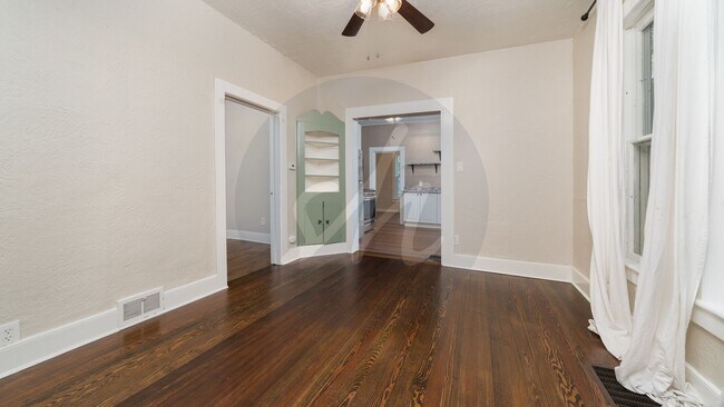 Building Photo - 520 W Pikes Peak Ave