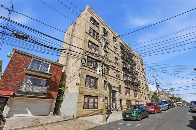 Building Photo - 61 65th St