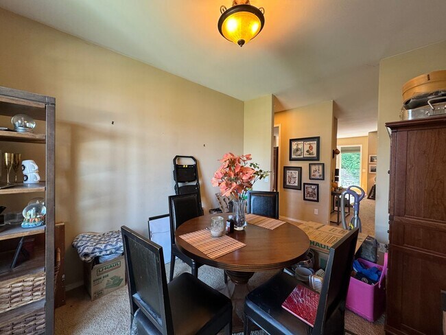 Building Photo - 3 Bedroom, 3 Bathroom House - Walking distance to the beach