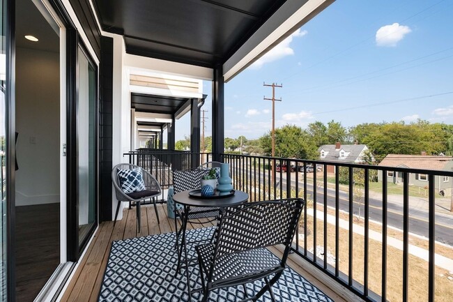 Building Photo - 1806 Lischey Ave