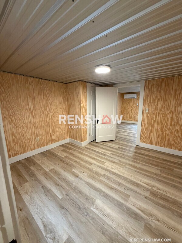 Building Photo - 123 Barham St