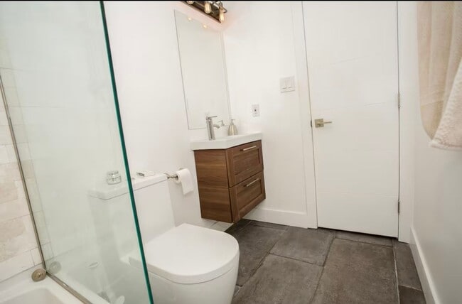 Building Photo - 3/2 Pool Home South Tampa Available NOW !!