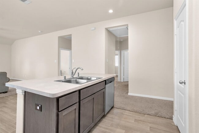 Building Photo - 223 Shoreview Dr