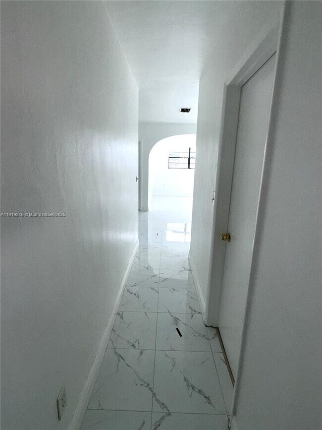 Building Photo - 10840 SW 222nd Dr