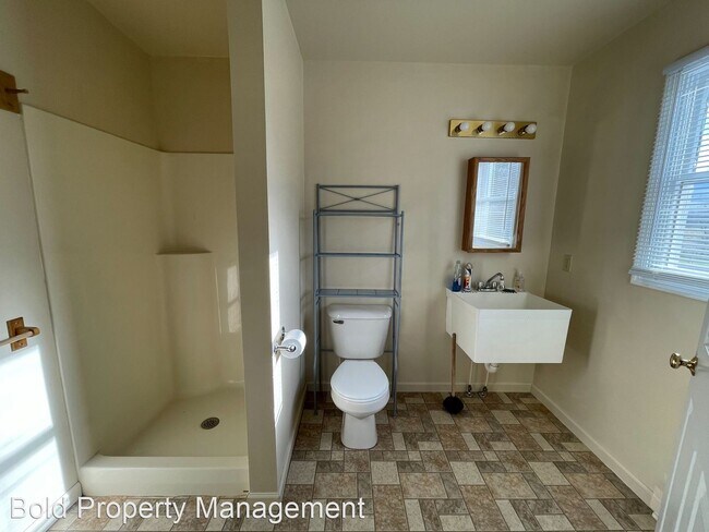 Building Photo - 3 br, 1.5 bath House - 76 Host Church Rd.
