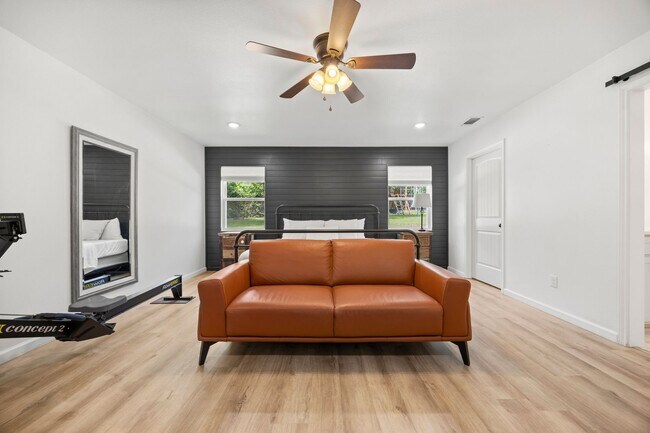 Building Photo - 921 Indian Trail Dr