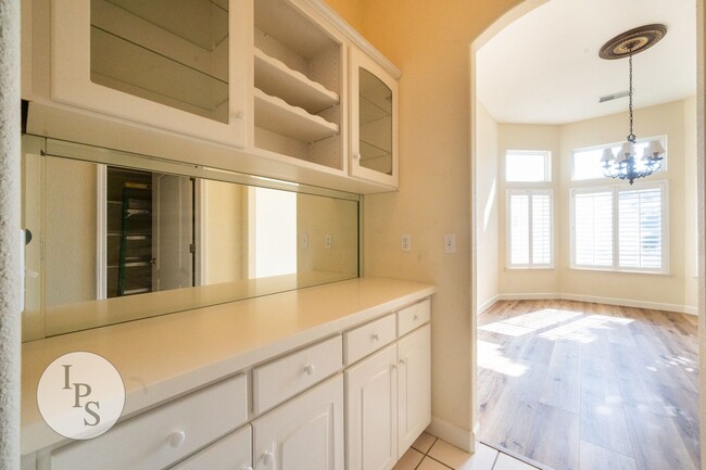 Building Photo - NorthWest Fresno Home, 3BR/2BA, Built 1998...