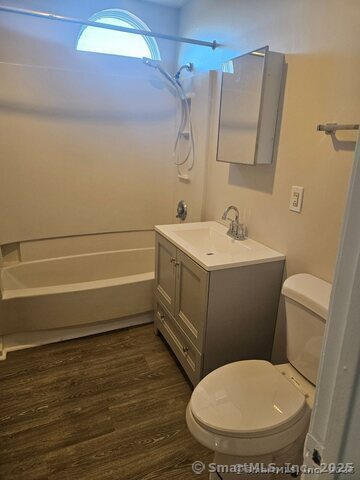 Building Photo - 640 Elm St