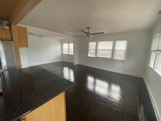 Building Photo - 6121 Racine