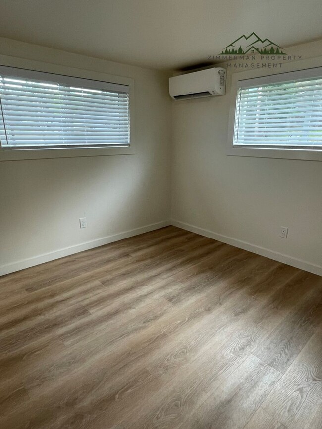 Building Photo - UPDATED 2 Bedroom, 1 Bathroom Home in Lowell