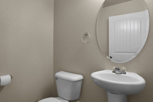 Building Photo - Oct Rent Free. 2 Bed 2.5 Bath 1 Car. Mins ...