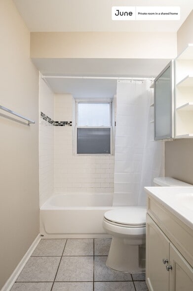 Building Photo - Room in Shared 5 bed/2 bath home
