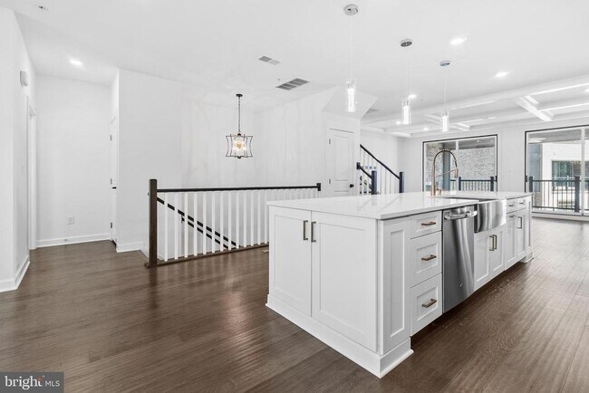 Building Photo - 44646 Provincetown Dr